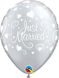 11" Qualatex Just Married Hearts Latex